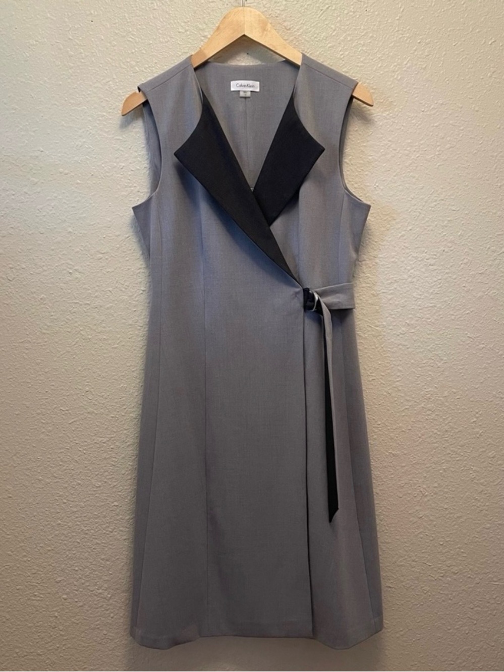 Calvin Klein Women’s Two-Tone Gray Sleeveless Silver Buckle Sash Wrap Dress 12